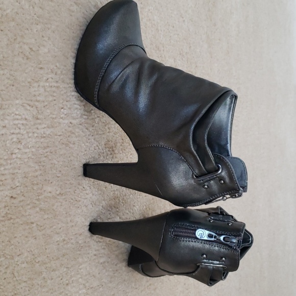 NWT! G by Guess Taylah Pewter Ankle Bootie (9) - Picture 3 of 7